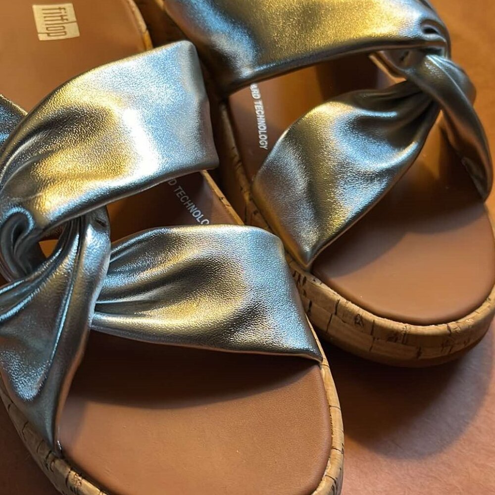 FitFlop Leather Twist Silver Cork Sandals SZ 9 BBQ Summer Parties Comfort Style